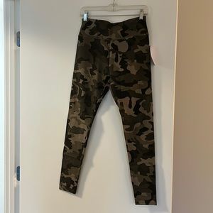Wild Fable Green Camo Print Leggings